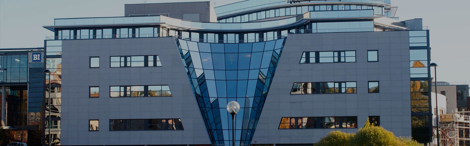 kontakt_oss_roomxpress_dark